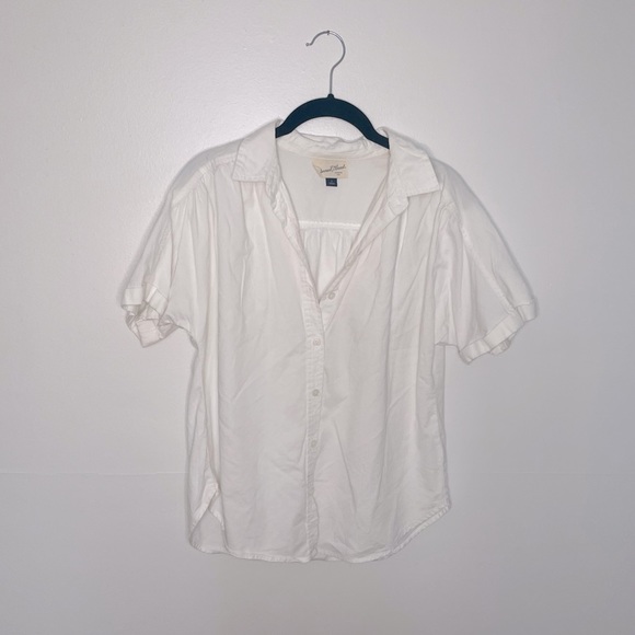 Universal Threads Oversized White Button Up - Picture 1 of 2